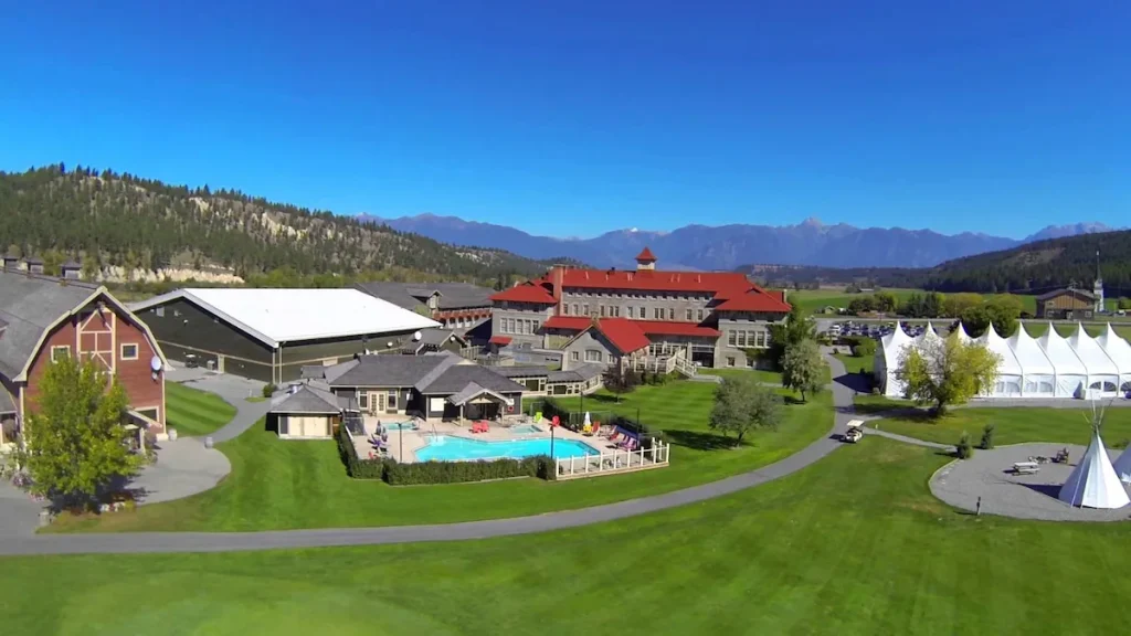 St. Eugene Golf Resort z polem golfowym i widokami